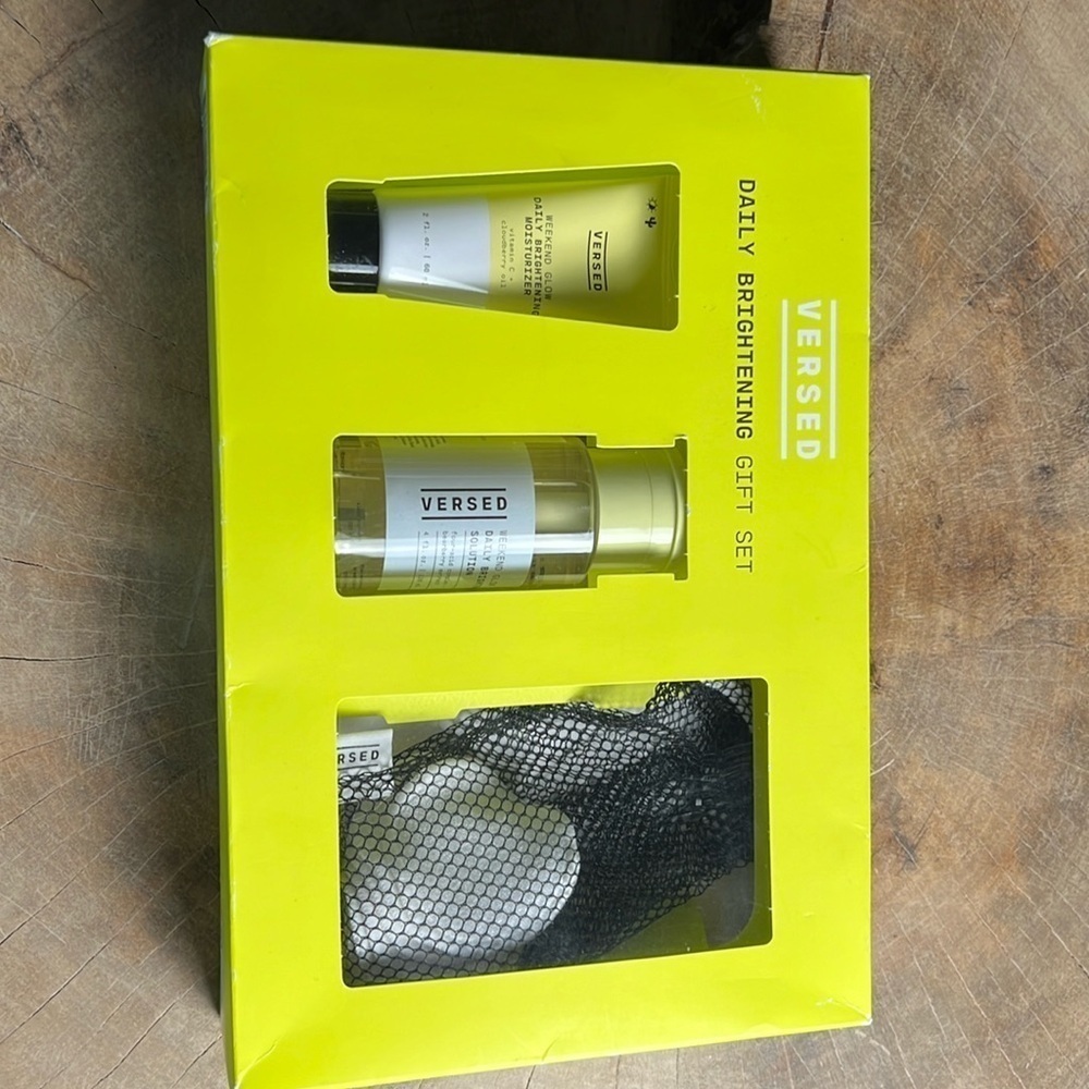 Versed Daily Brightening gift set new. M22